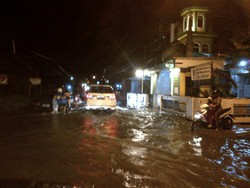 Pekanbaru Diguyur Hujan, Sejumlah Ruas Jalan Tergenang Air