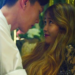 IU Bak Tersihir Menari dengan Sepatu Merah di Video The Red Shoes