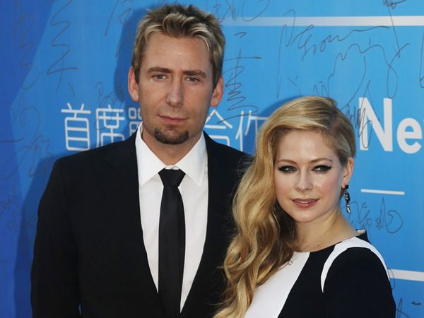 Ketika Avril Lavigne Tampil Feminin