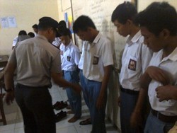 Razia Siswa di Sekolah, Polisi Temukan Alat Tawuran dan Video Porno