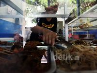 Warteg Tak Jadi Kena Pajak