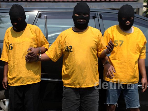 Tiga Pencuri Mobil Dibekuk