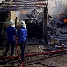 Kebakaran Terjadi di Dua Titik Raya Sukomanunggal, 1 Pickup Hangus