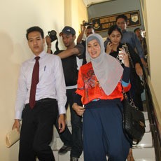 Fotonya Digunakan Tanpa Izin, Elma Theana Datangi Polda Jatim