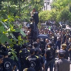 Tak Biasanya, Massa Demo di Belakang Gedung Sate