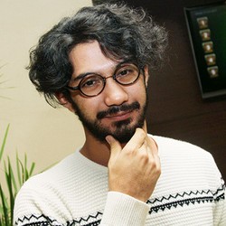 Reza Rahadian Lebih Tampan Brewokan atau Tidak?