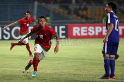 Indonesia unggul 1-0 di babak pertama, berkat tandukan Muchlis Hadi Ning Syaifulloh di menit ke-11, setelah menerima umpan terukur Evan Dimas.
