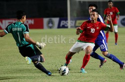 Muchlis Hadi membuat Indonesia unggul 2-0 di awal babak kedua.
