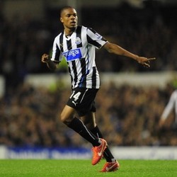 Newcastle Ingin Pertahankan Remy
