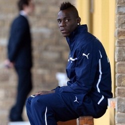 Prandelli Minta Balotelli Jaga Sikap