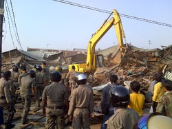  Ahli Waris Protes Hanya Lahannya di Jl Ngurah Rai yang Digusur