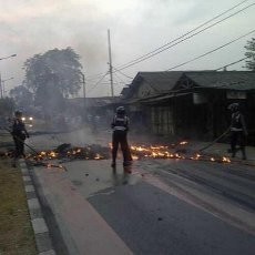 Tolak Eksekusi Lahan, Warga Blokir Jl I Gusti Ngurah Rai Jakarta Timur