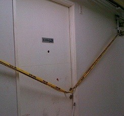 2 Pembunuh Holly Ada di Apartemen, Apa Peran Mereka?