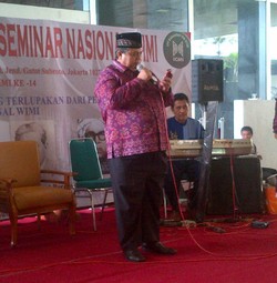 Saat Nudirman Asyik Bernyanyi Lagu Minang di Gedung DPR