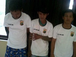  Razia Preman, Polisi Amankan 2 Pengamen yang Bawa Ganja