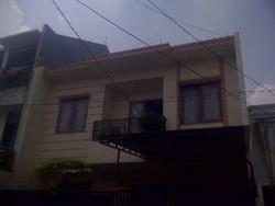  Rumah Akil di Pancoran yang Digeledah KPK Sepi