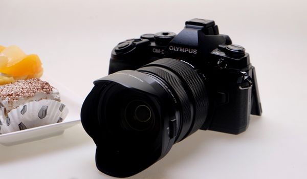 Olympus OM-D E-M1, Perkawinan Mirrorless & DSLR