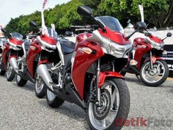 Honda Naikkan Harga CBR150R dan CBR250R