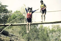 Lompat! Serunya Petualangan di Gua Pindul