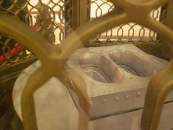 Inilah Tapak Kaki Sang Pembuat Kabah