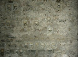 Hiii! Ada Menara Tengkorak di Serbia