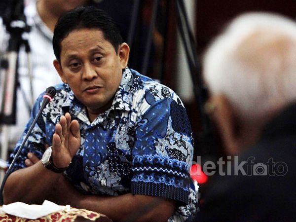 Sidang MKK Datangkan Dua Ajudan Akil Mochtar