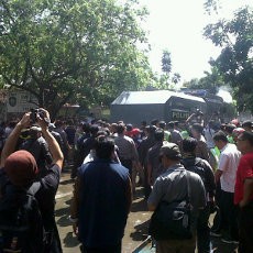 Eksekusi Lahan, Karyawan PT KAI Bentrok dengan Petugas