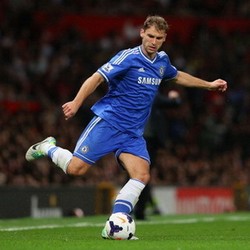 Jadi Bek Kanan atau Bek Tengah, Ivanovic Selalu Siap