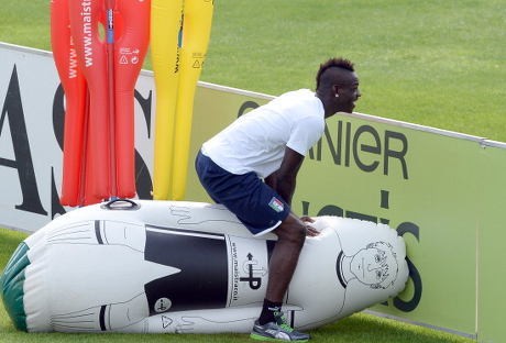 Balotelli Diragukan Tampil Bersama Azzurri