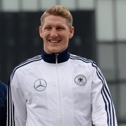 Schweinsteiger Menuju 100 Caps