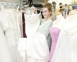 Wow, Ada Orang Misterius Sumbangkan 100 Gaun Pengantin Senilai Rp 1 M