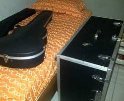 Para Pembunuh Siapkan Peti Mati untuk Angkut Jasad Holly