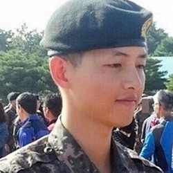 Song Joong Ki Selesaikan Latihan Dasar Militer