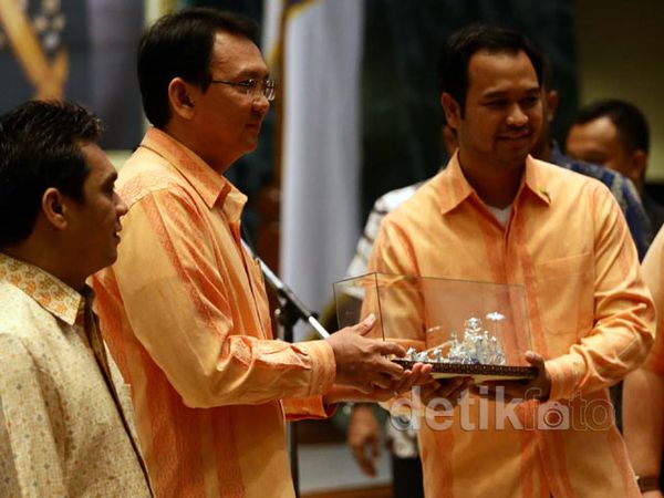 Ahok Kukuhkan Anggota HIPMI Jaya