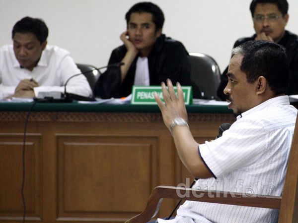 Luthfi Hasan Bersaksi untuk Fathanah