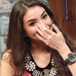  Ingat Masa Lalu yang Pahit, Manohara Berderai Air Mata 