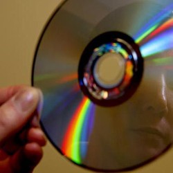 Rp 50 Ribuan, Software Bajakan Masih Jadi Rebutan