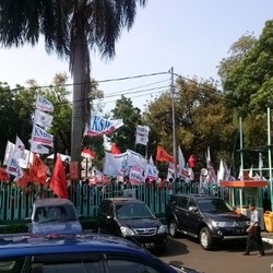 Kantornya Didemo Buruh, Ini Tanggapan Dahlan Iskan