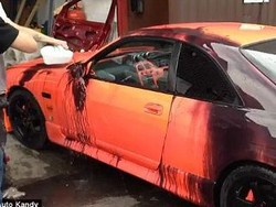 Unik, Bodi Mobil Berubah Warna Jika Kena Air