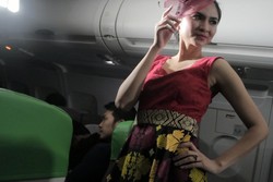 Keren! Citilink Gelar Pagelaran Batik Saat Terbang di Udara