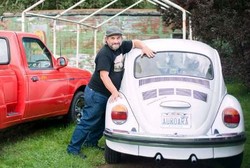  Tertarik Secara Seksual pada Mesin, Pria Ini Bercinta dengan 999 Mobil