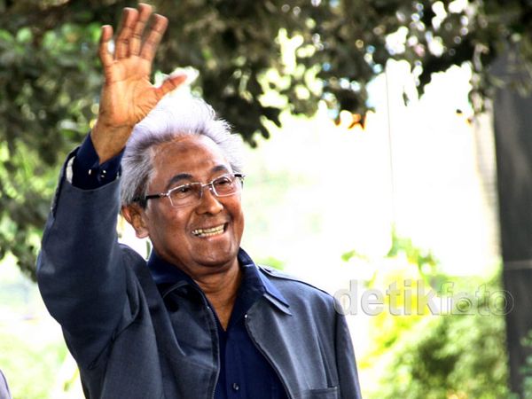 Adnan Buyung Jadi Pengacara Adik Ratu Atut