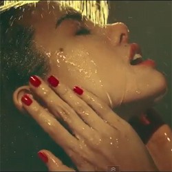 Nikita Mirzani Seksi Basah-basahan di Teaser Comic 8