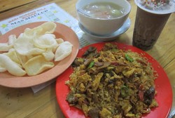 Nasi Goreng Gila Buana Mas Maulud: Pulen Mantep Makan Nasi Goreng Topping Royal