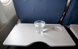 Air Minum di Maskapai Penerbangan Amerika Mengandung Bakteri Coliform