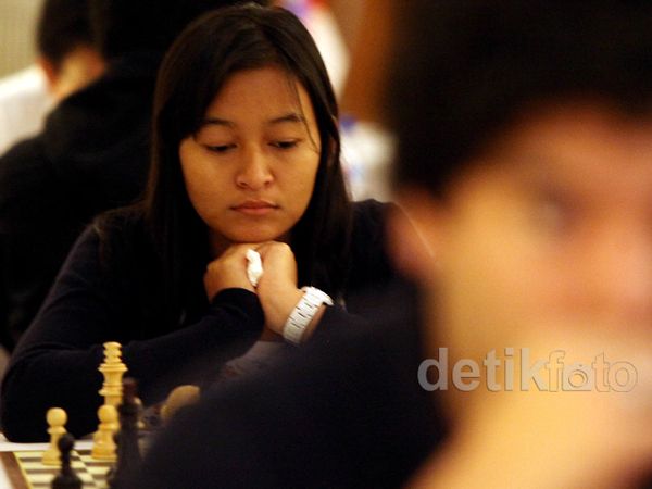 Tampil Perdana, Medina Bermain Remis