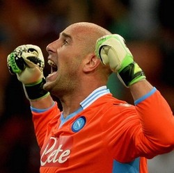 Reina Kini Tidur dengan Mengenakan Jersey Balotelli