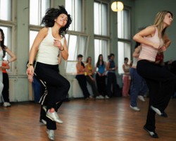 Tren Kelas Menari di Gym, Cara Asyik Jadi Langsing