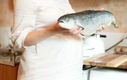 Terbukti Berkadar Merkuri Rendah, Ikan Salmon Aman Dikonsumsi Wanita Hamil