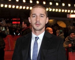 Duh! Rekam Video Wanita Sedang Mabuk, Shia Labeouf Dipukuli Pria Asing